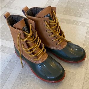 Duck boots